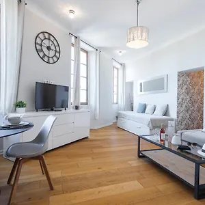 Gorgeous 1 Bdr With Gardens View In The Old Town , Nice France