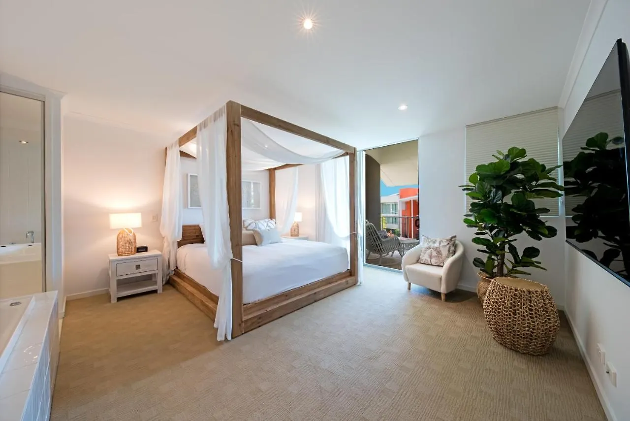 At Marina Shores Airlie Beach Aparthotel
