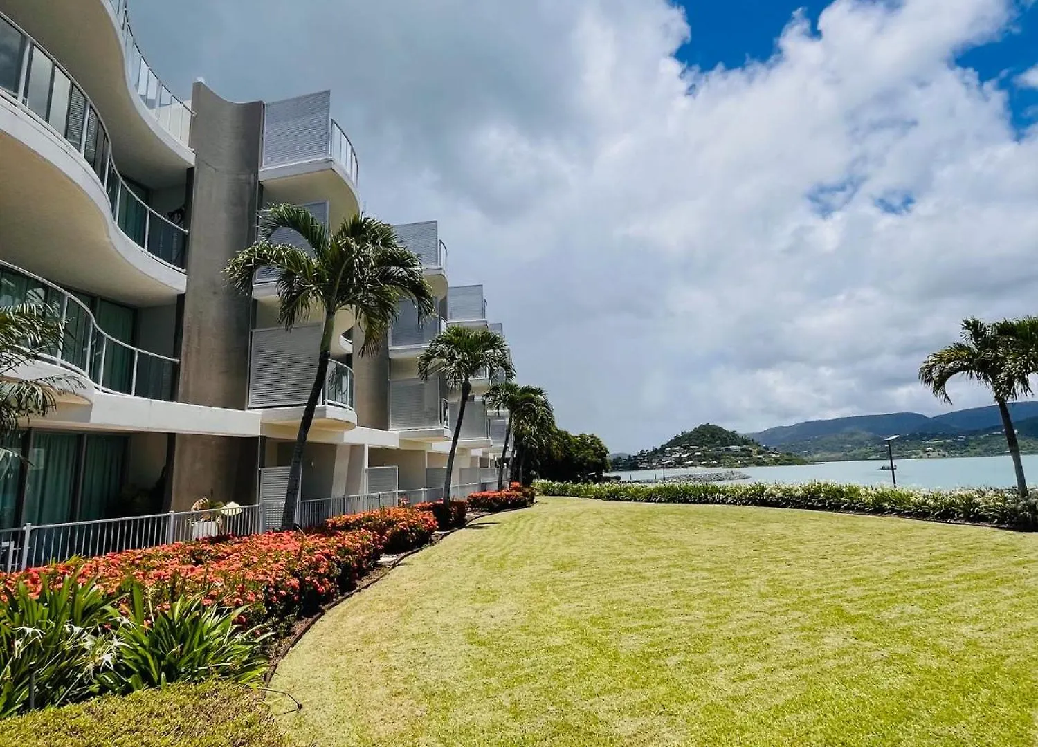At Marina Shores Airlie Beach 5*,