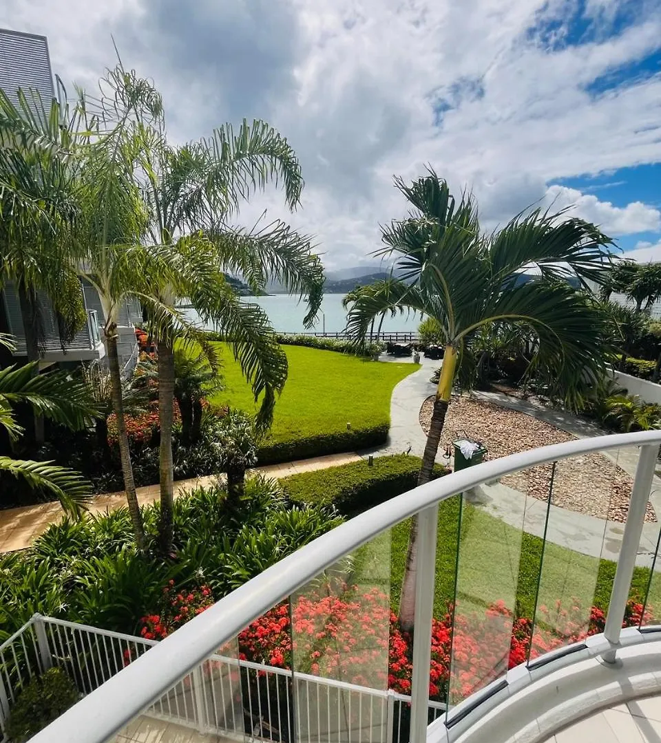 At Marina Shores Airlie Beach 5*,