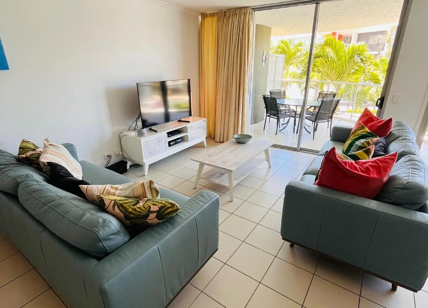 Aparthotel At Marina Shores Airlie Beach