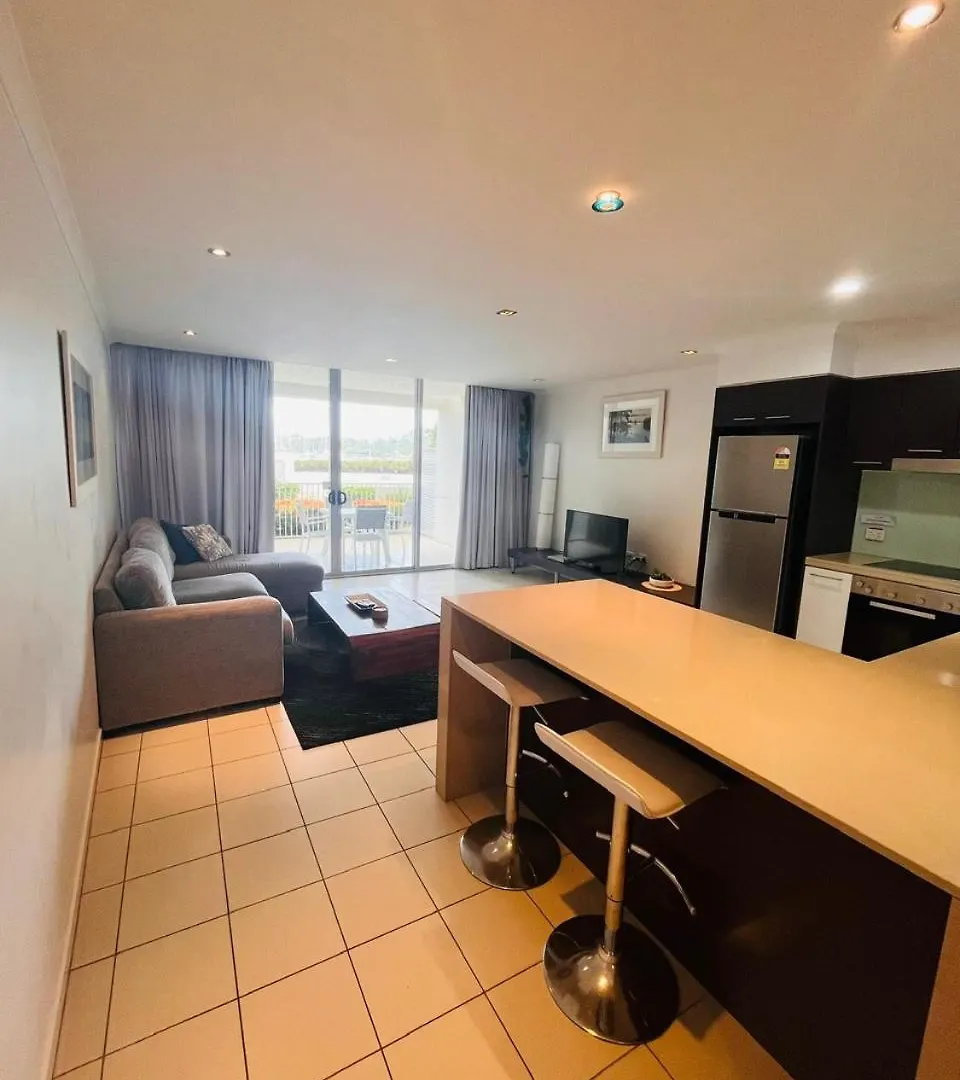 ***** Aparthotel At Marina Shores Airlie Beach Australia